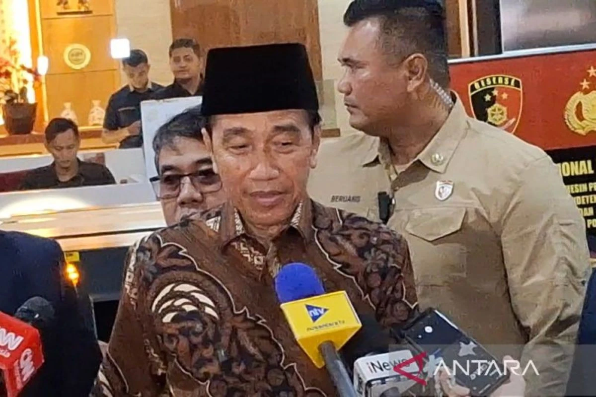 Jokowi Bakal Mengunjungi NTT, Politikus PDIP: Mau Pamer Ijazah?