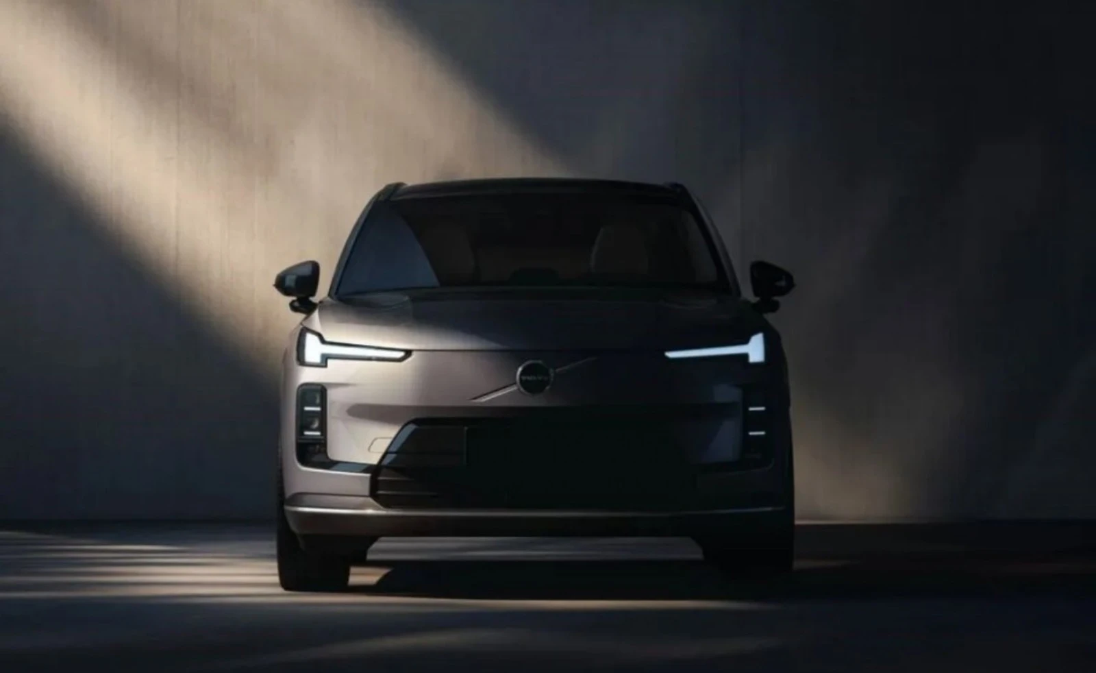 Nama XC70 Dihidupkan, Volvo Siap Bersaing di Segmen SUV Plug-in Hybrid