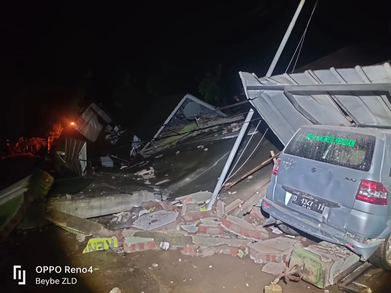 Longsor Timbun Rumah Warga - Kantor Desa di Nagreg, 3 Orang Terluka