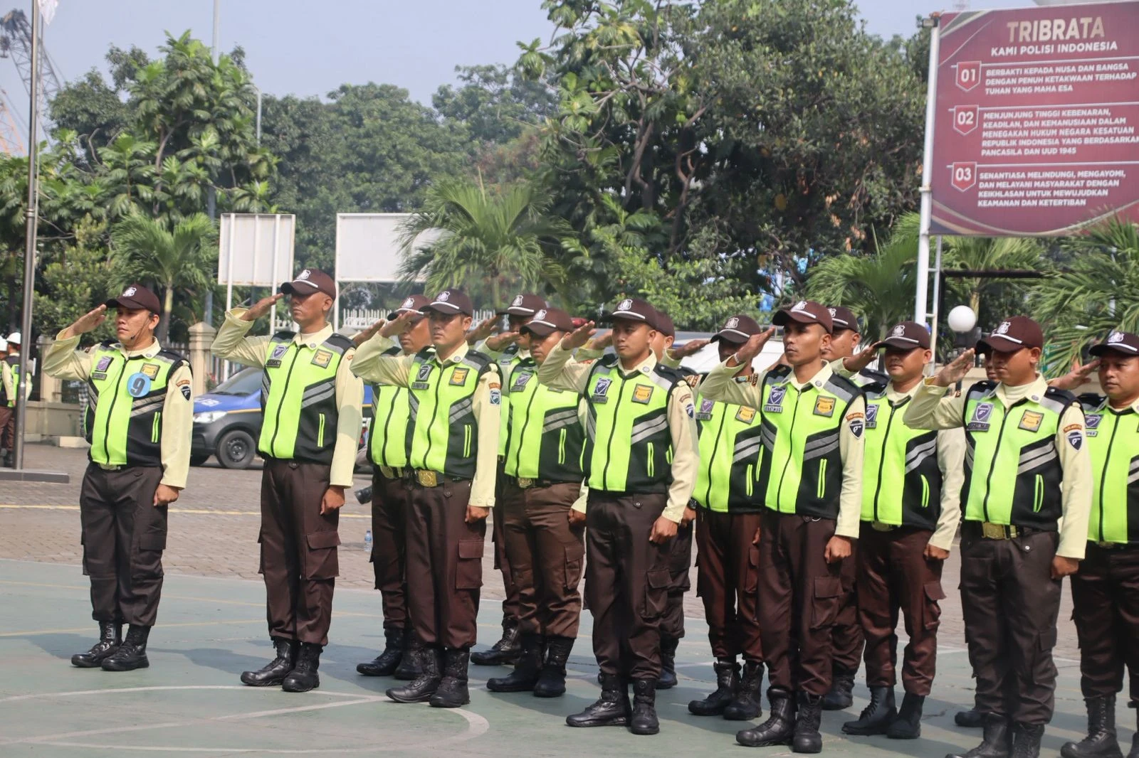 Semarak HUT Bhayangkara, Satpam Ikuti Lomba Unik di Polres Tanjung Priok