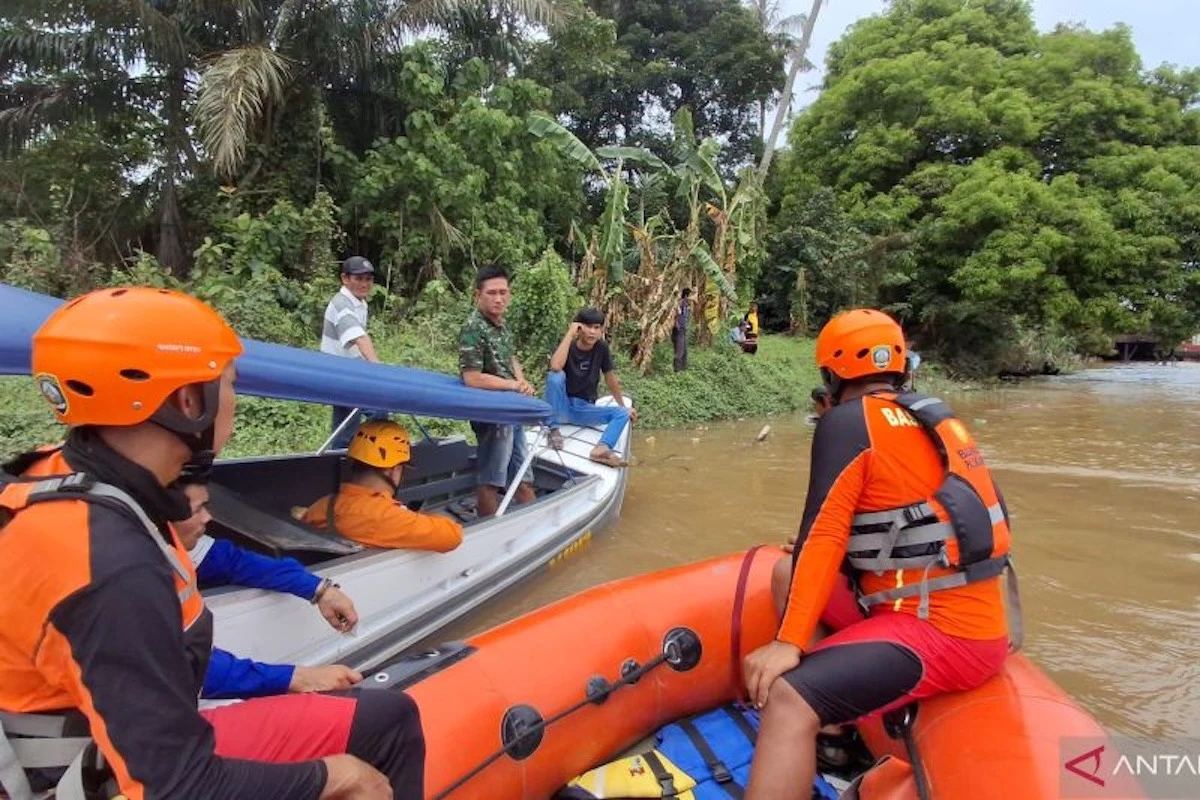 2 Lansia Hilang Tenggelam di Perairan Sungai Musi, Tim SAR Bergerak Melakukan Pencarian