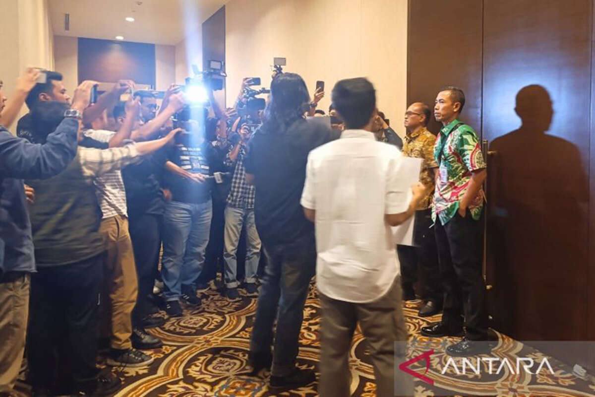 Rapat DPR di Hotel Mewah Bahas RUU TNI Digeruduk Aktivis, Ini yang Terjadi