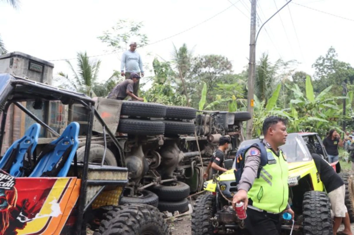 Truk Tabrak Minibus dan Rumah di Purworejo, 11 Meninggal