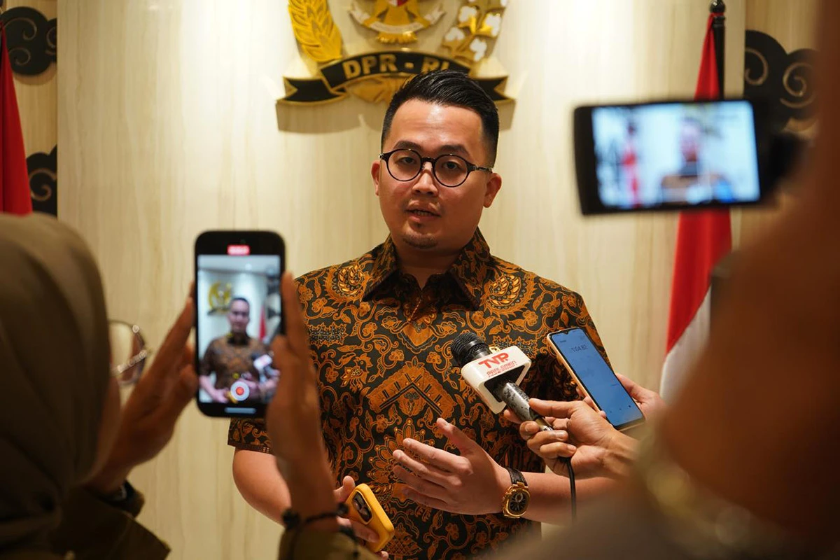 Bela Bahlil, Abraham Sridjaja Soroti Hoaks AI untuk Gagalkan Kebijakan Pro Rakyat