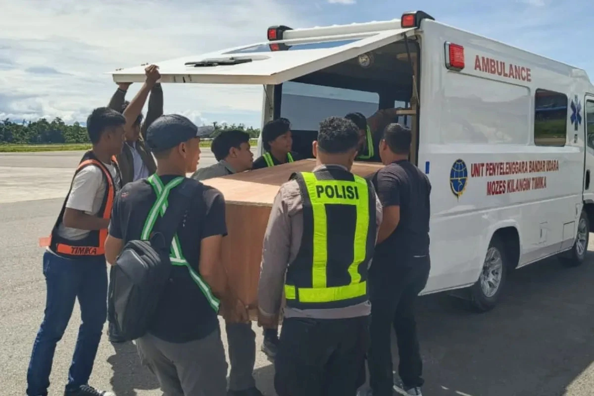 Jenazah Mantan Kapolsek Puncak Jaya yang Ditembak KKB Dievakuasi ke Timika