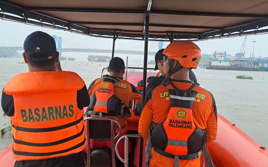 Cari Celana yang Hanyut, Pelajar SMP Tenggelam di Sungai Musi