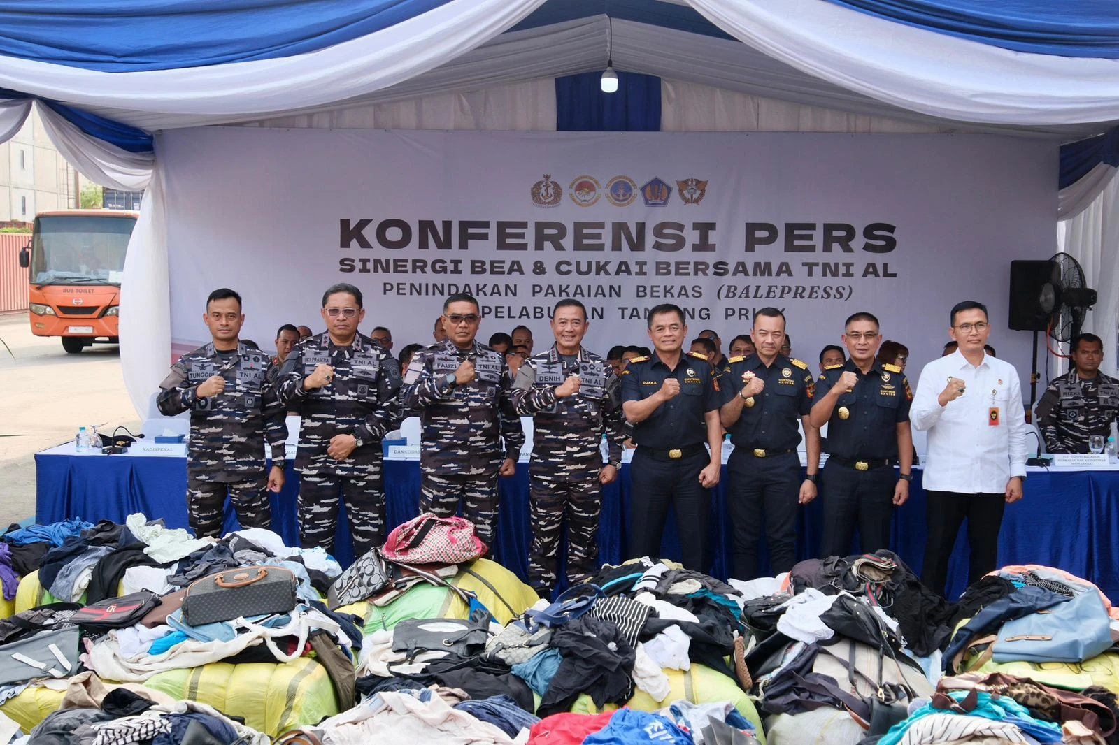 Bea Cukai-TNI AL Gagalkan Penyelundupan Pakaian Bekas Rp 1,51 Miliar di Tanjung Priok