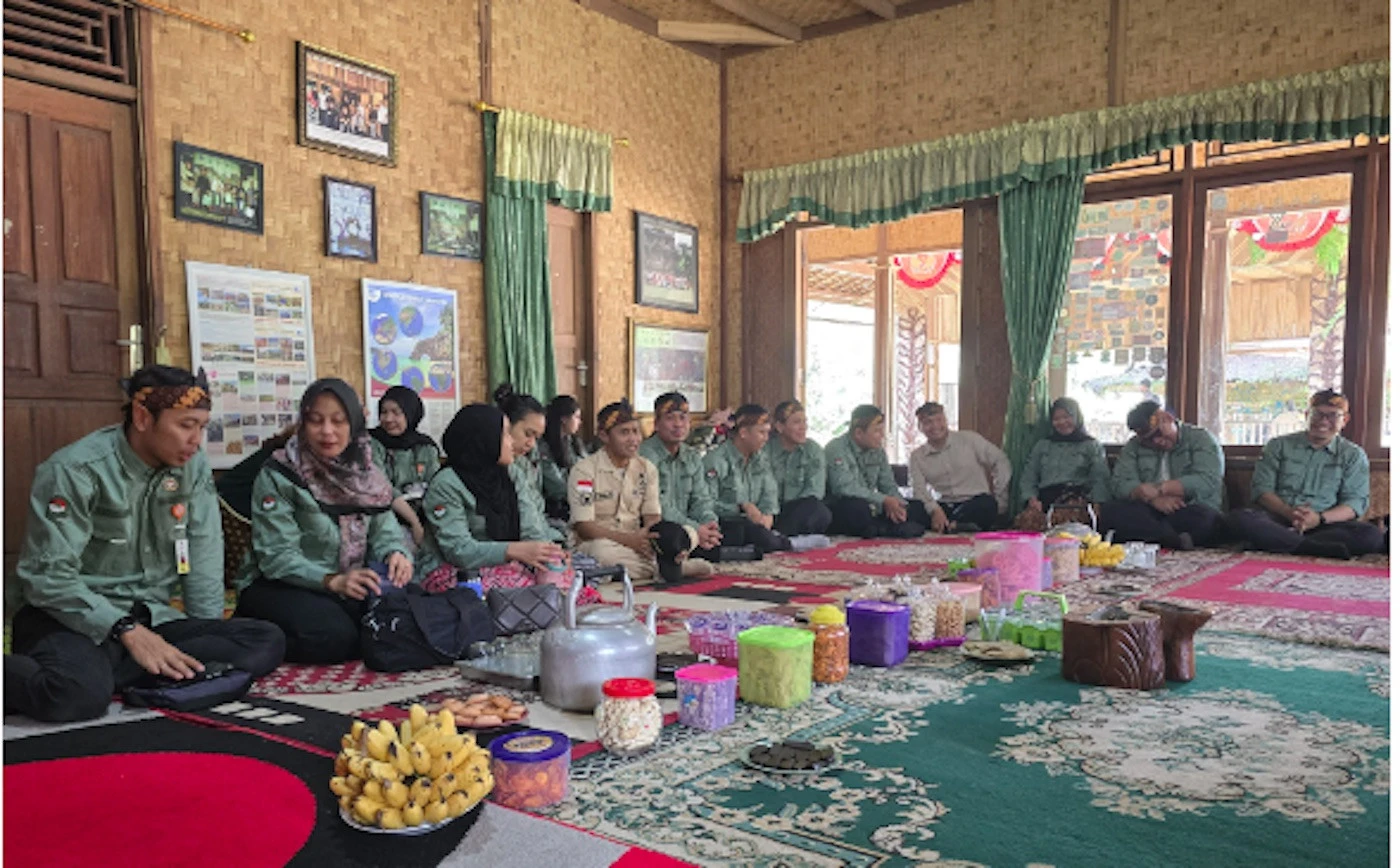 Mahasiswa Program Studi Magister Manajemen Pertahanan Unhan RI Gelar KKDN di Desa Adat Sinarresmi