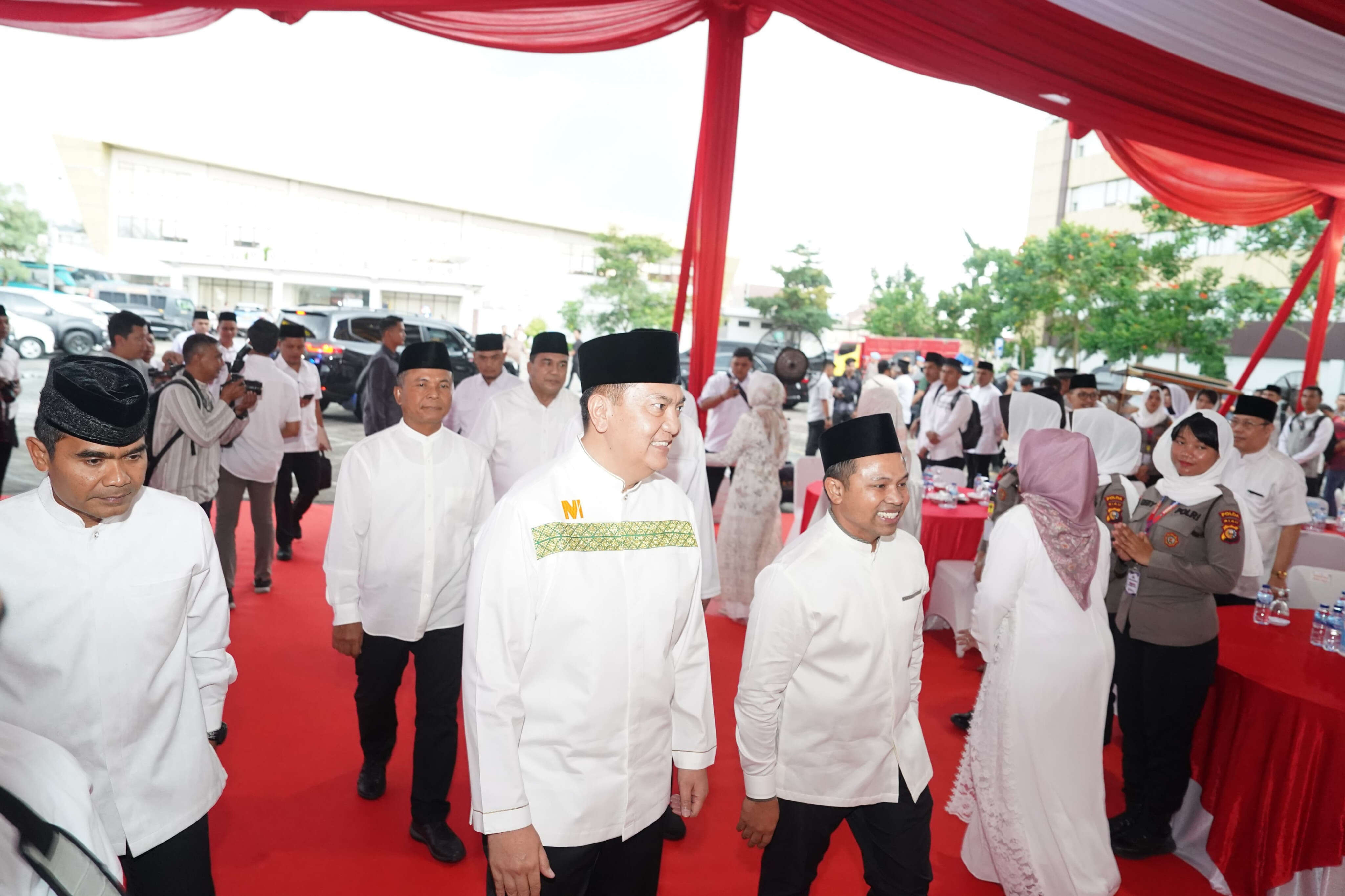 Harmoni Ramadan, Kebersamaan TNI-Polri di Halaman Mapolda Riau