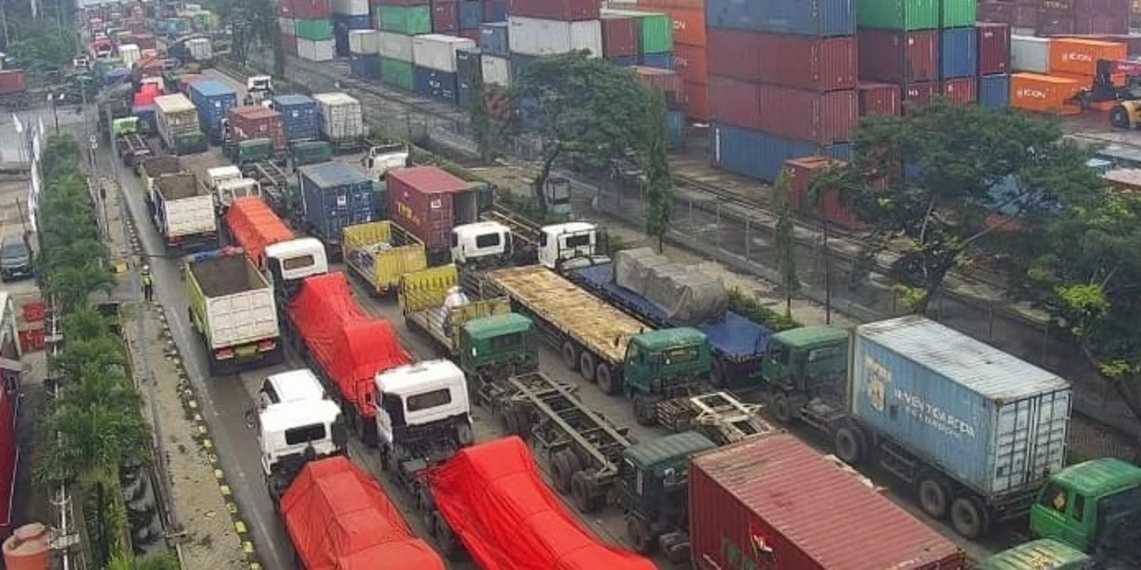 DPR dan Masyarakat Sipil Desak Proses Hukum Perusahaan Logistik Pembuat Macet di Pelabuhan Tanjung Priok