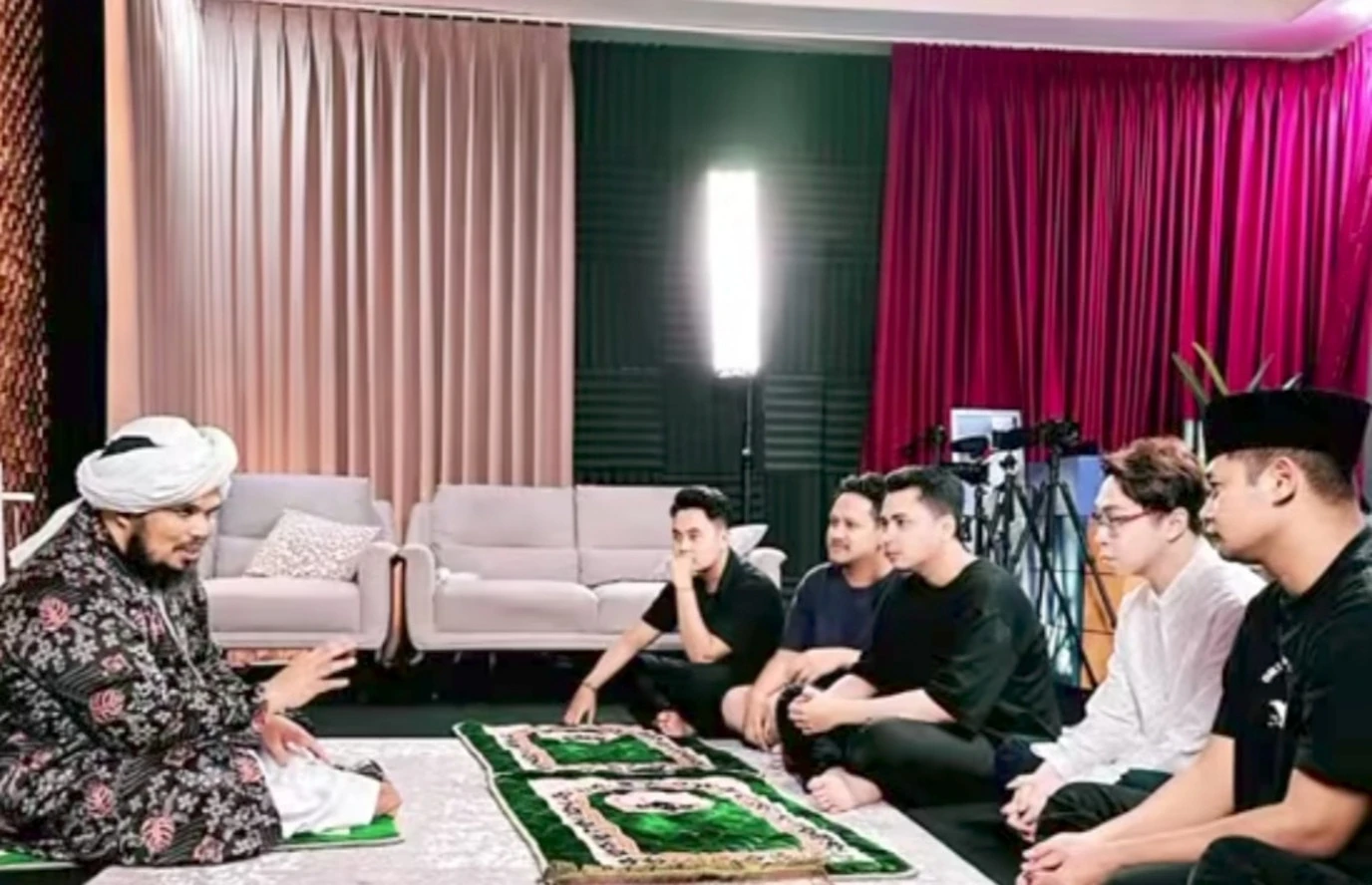 Tanggapan Ustaz Derry Sulaiman Setelah Richard Lee Hingga Bobon Santoso Jadi Mualaf