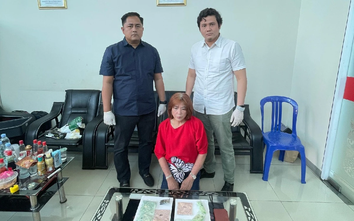 Seludupkan Narkoba dari Malaysia di Pakaian Dalam, Nenek 62 Tahun Ditangkap