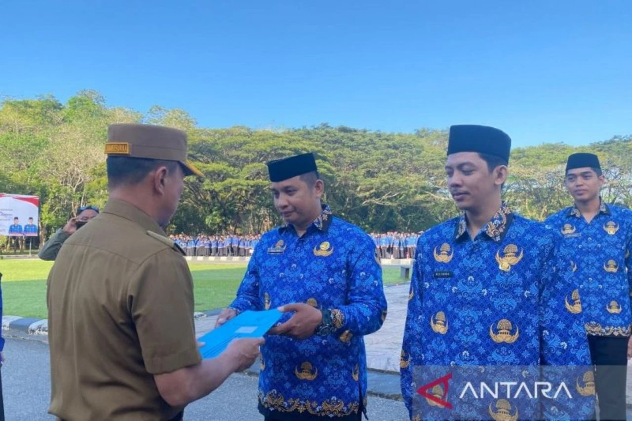 Serahkan SK 3.886 CPNS & PPPK, Gubernur Andi Sumangerukka Berpesan Begini