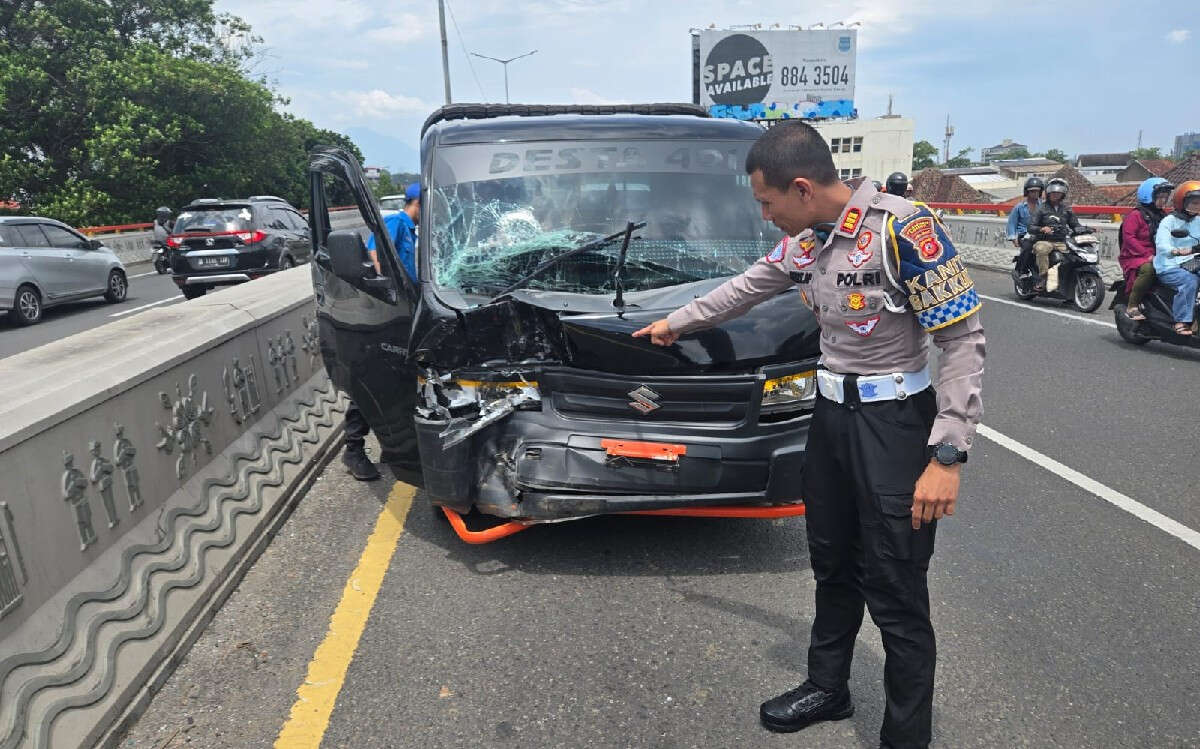 Pikap Tabrak Honda Brio di Flyover Pasopati Bandung, Begini Kronologi Kecelakaan