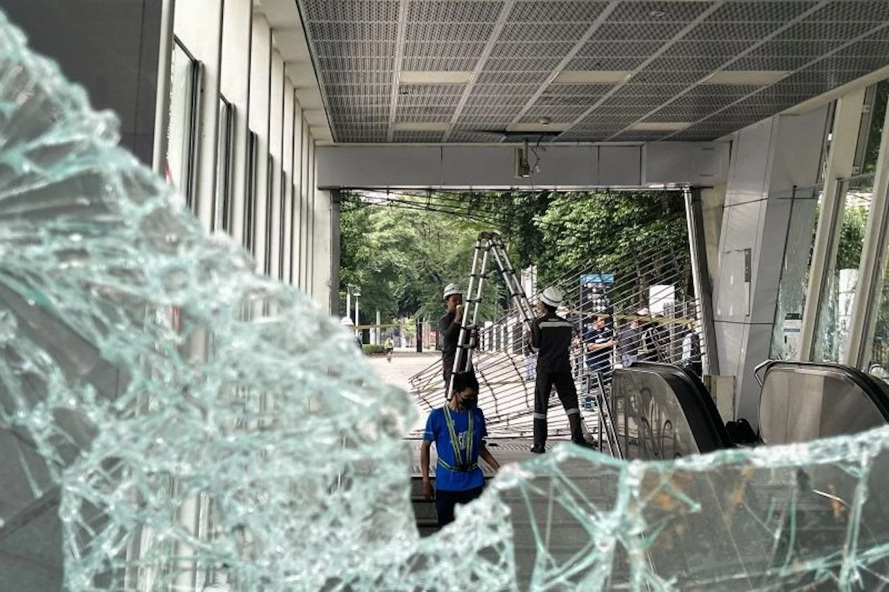 CCTV hingga Isi Mesin Jual Otomatis MRT Dirusak dan Dijarah Saat Aksi Demonstrasi