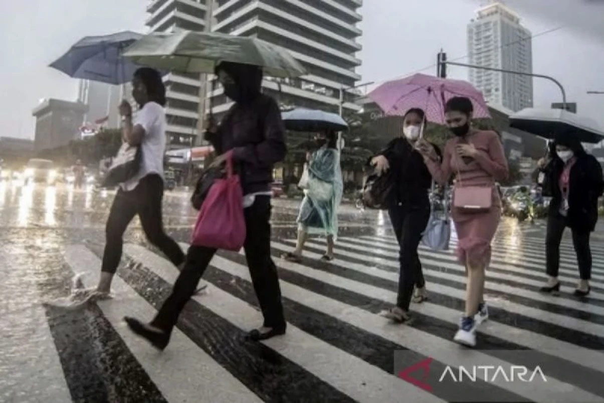 Cuaca Hari Ini, Hujan Ringan Mengguyur Sebagian Besar Wilayah RI