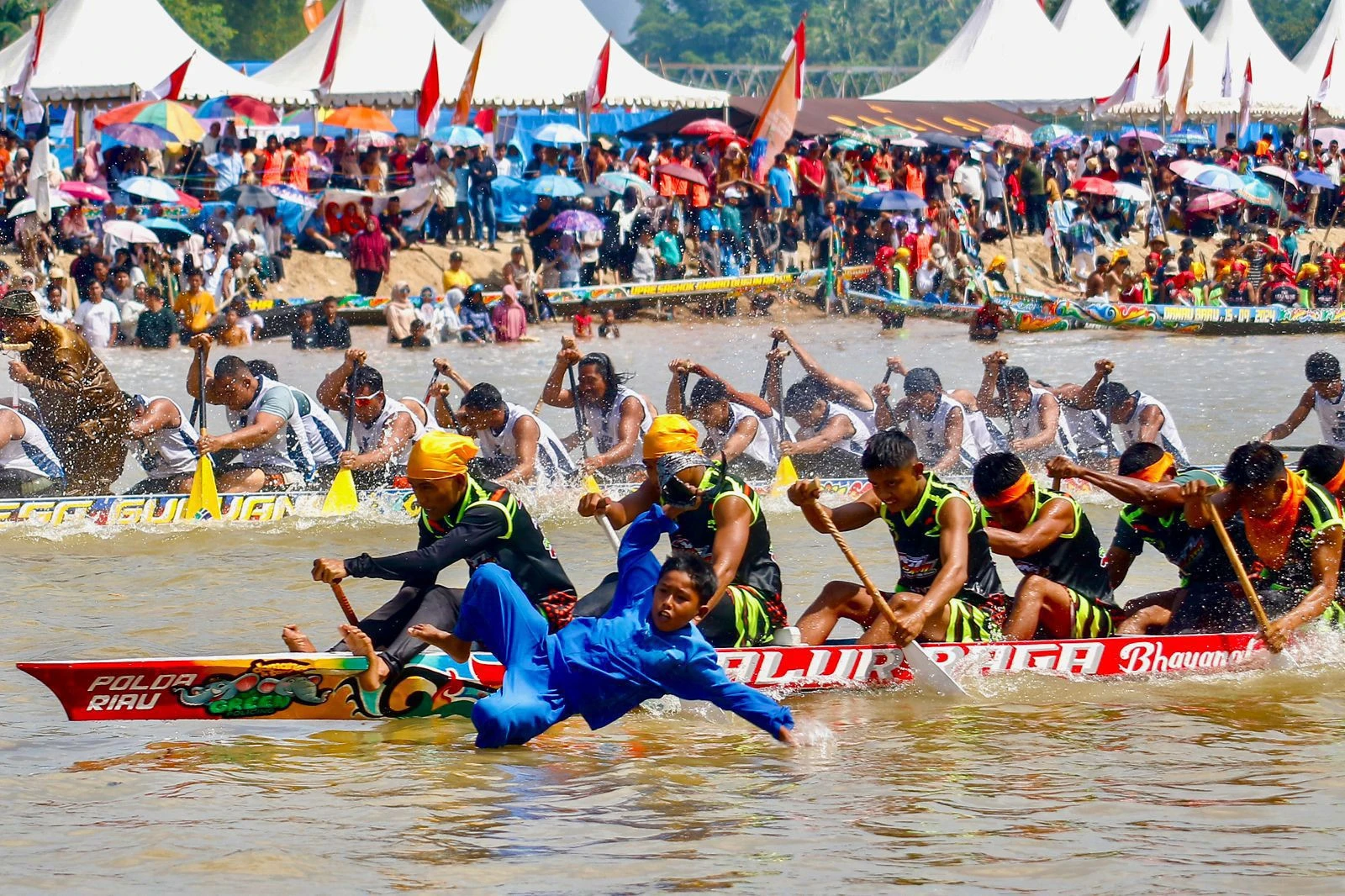 Pacu Jalur 2025: Raga Bhayangkara Polda Riau Juara, Menang Dramatis dari Lantamal Dumai