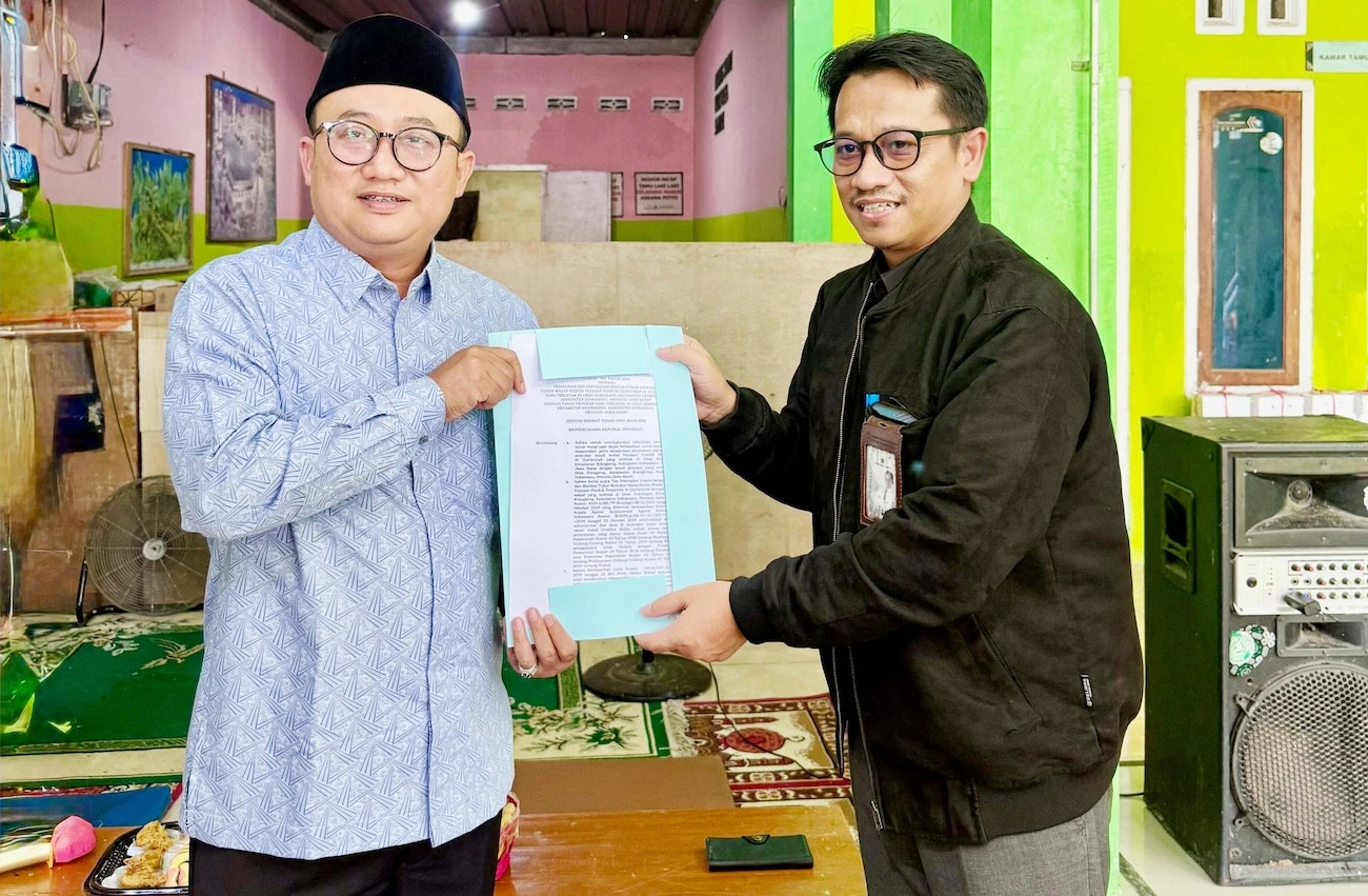 Kemenag Serahkan KMA Tukar Menukar Wakaf Ponpes Al-Quraniyah