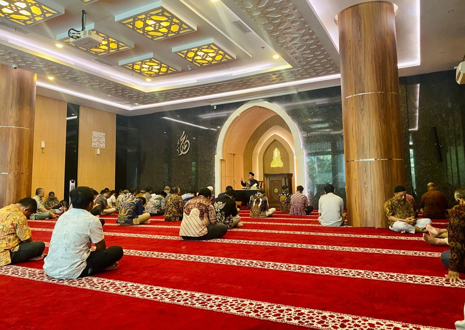 Hutama Karya Optimalkan Fungsi 26 Masjid Al-Hikmah, Keseimbangan Spiritual dan Profesionalisme