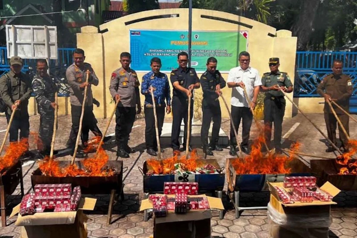 Bea Cukai Langsa Memusnahkan Ratusan Ribu Batang Rokok Ilegal