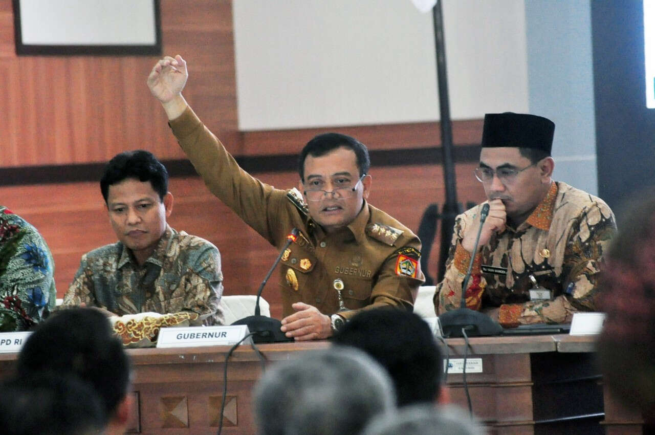 Gubernur Jateng Mengajak Bupati & Wali Kota Fokus Membangun Infrastruktur di 2025