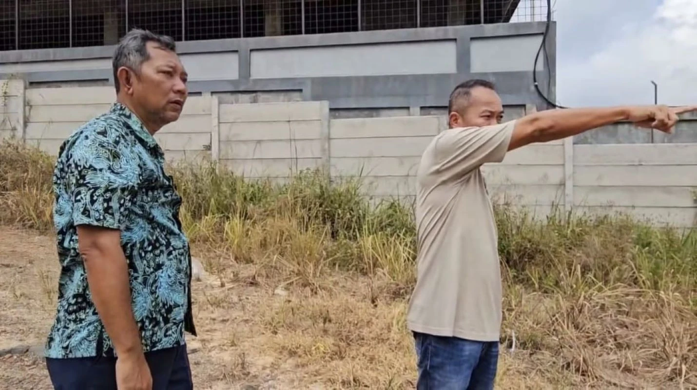 Hakim PN Jambi Cek Langsung Patokan Lahan Gudang Ekspedisi yang Bersengketa