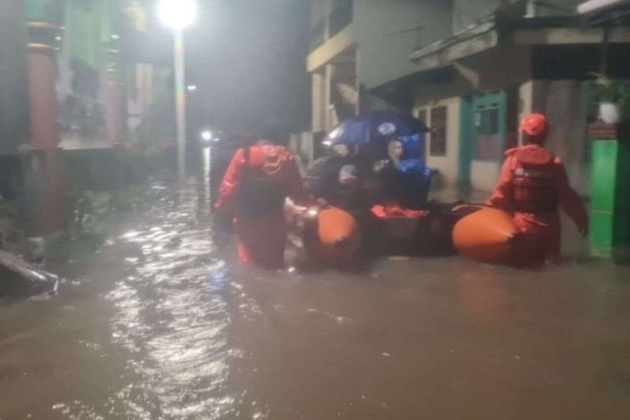 Banjir Melanda Sebagian Jakarta, Lebih 2.000 Warga Mengungsi ke Tempat Aman