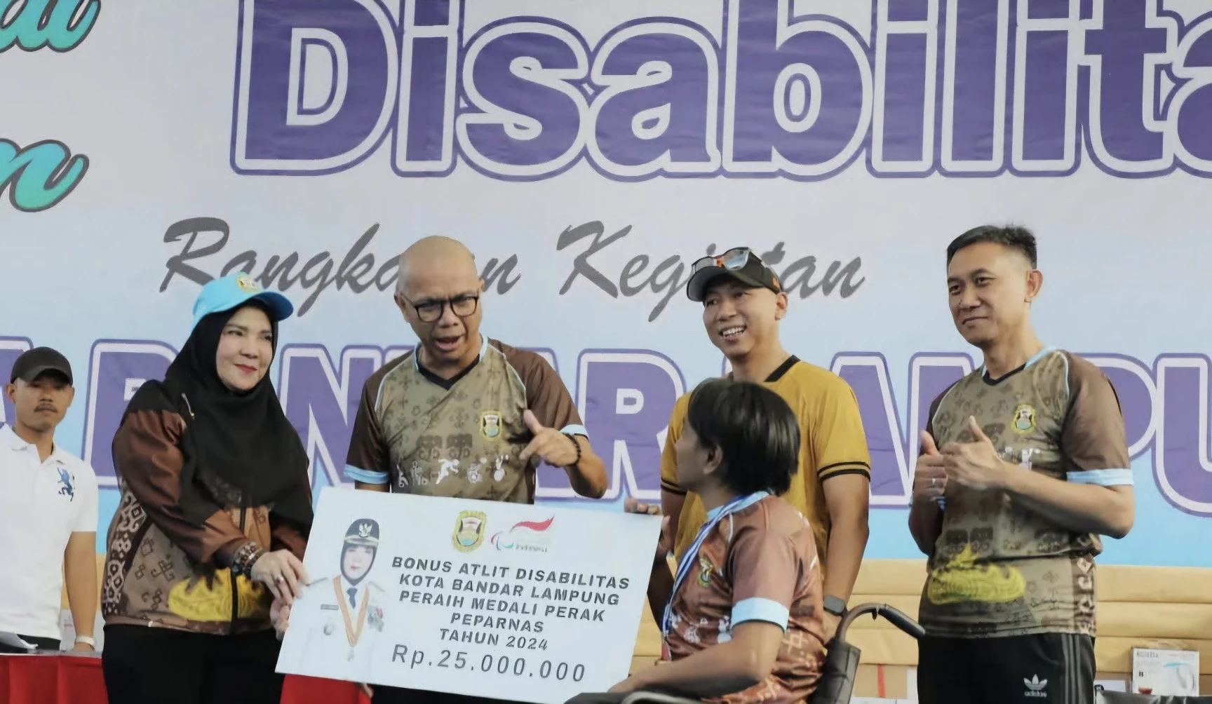Gaungkan Inklusi, Reda Manthovani & Ribuan Penyandang Disabilitas Pecahkan Rekor MURI