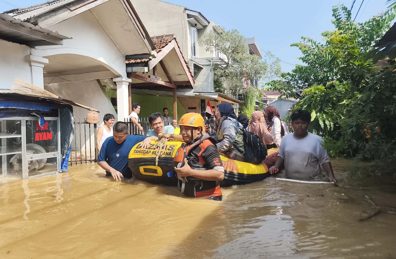 Tanggap Darurat, BAZNAS Evakuasi Warga Terdampak Banjir Tangsel