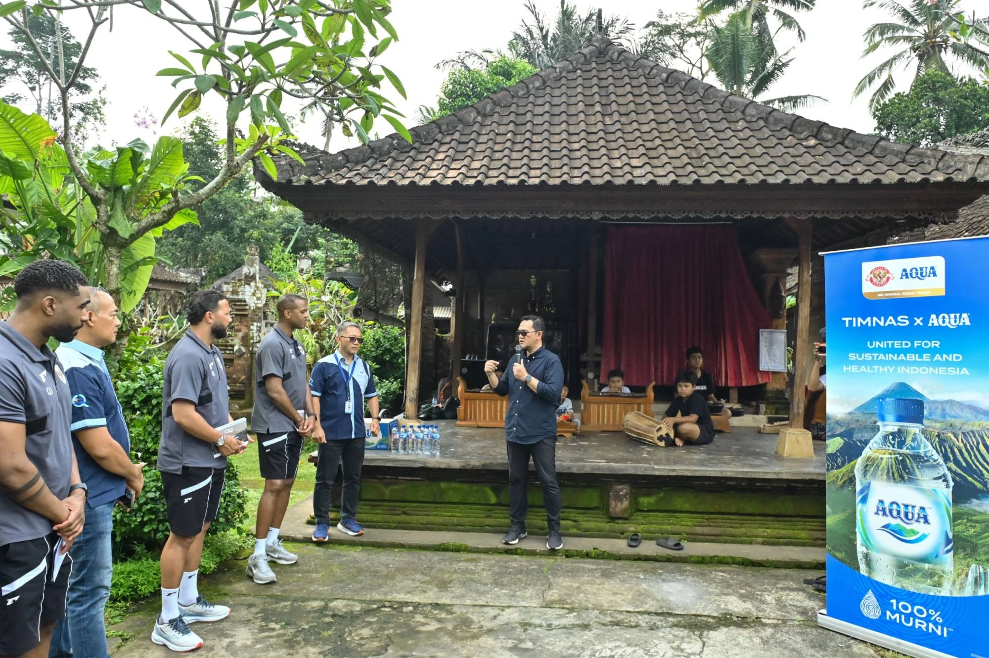 Tim Kepelatihan Timnas Indonesia Kunjungi Upaya Konservasi Air AQUA di Bali