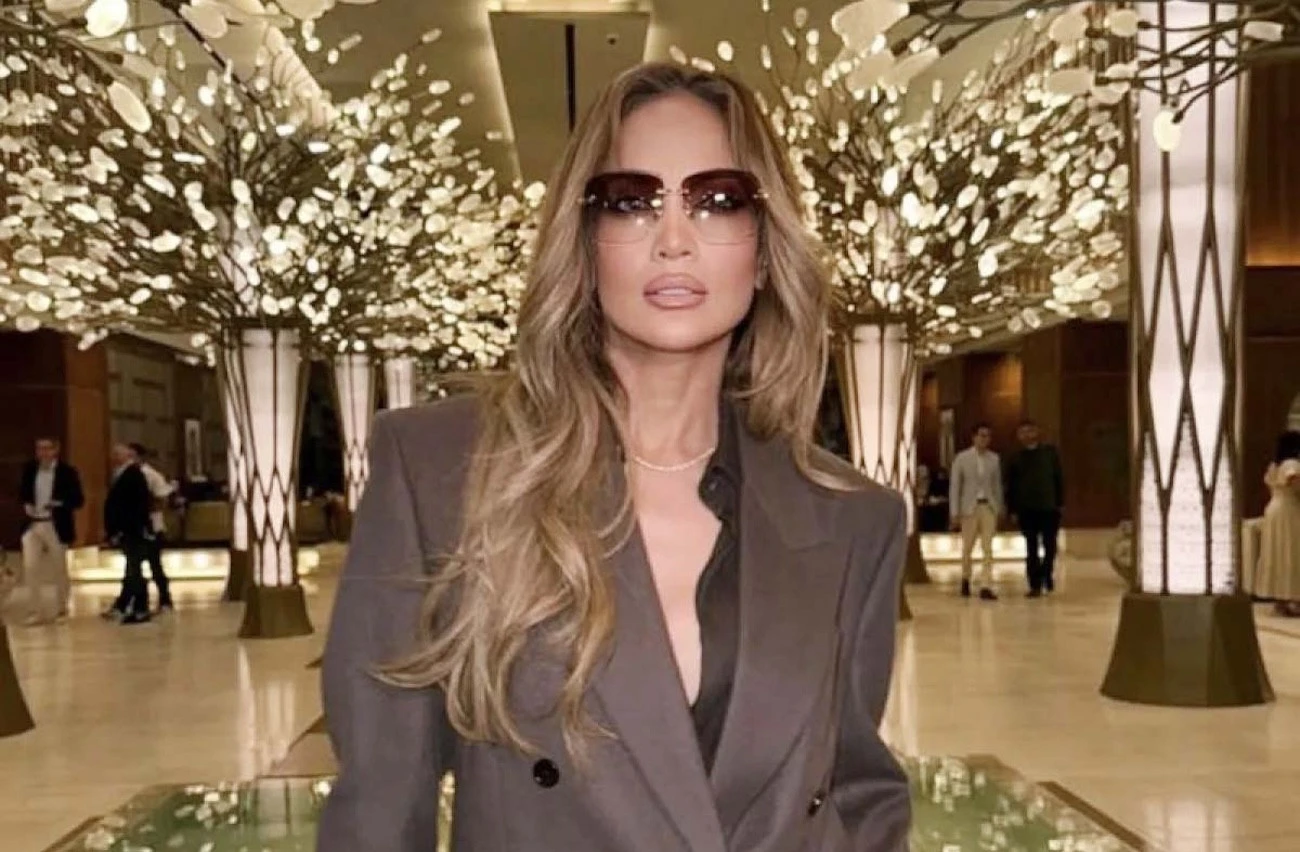 Duh, Jennifer Lopez Cedera Wajah Saat Latihan Tampil di AMA 2025