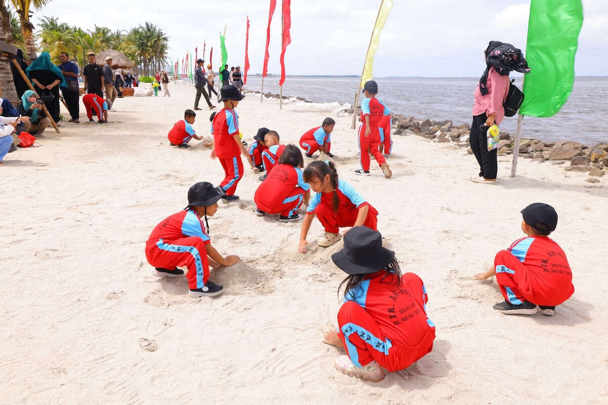 Keseruan PIKnik Anak-Anak TK An Najam di PIK2, Naik Odong-Odong hingga ke Pantai Pasir Putih