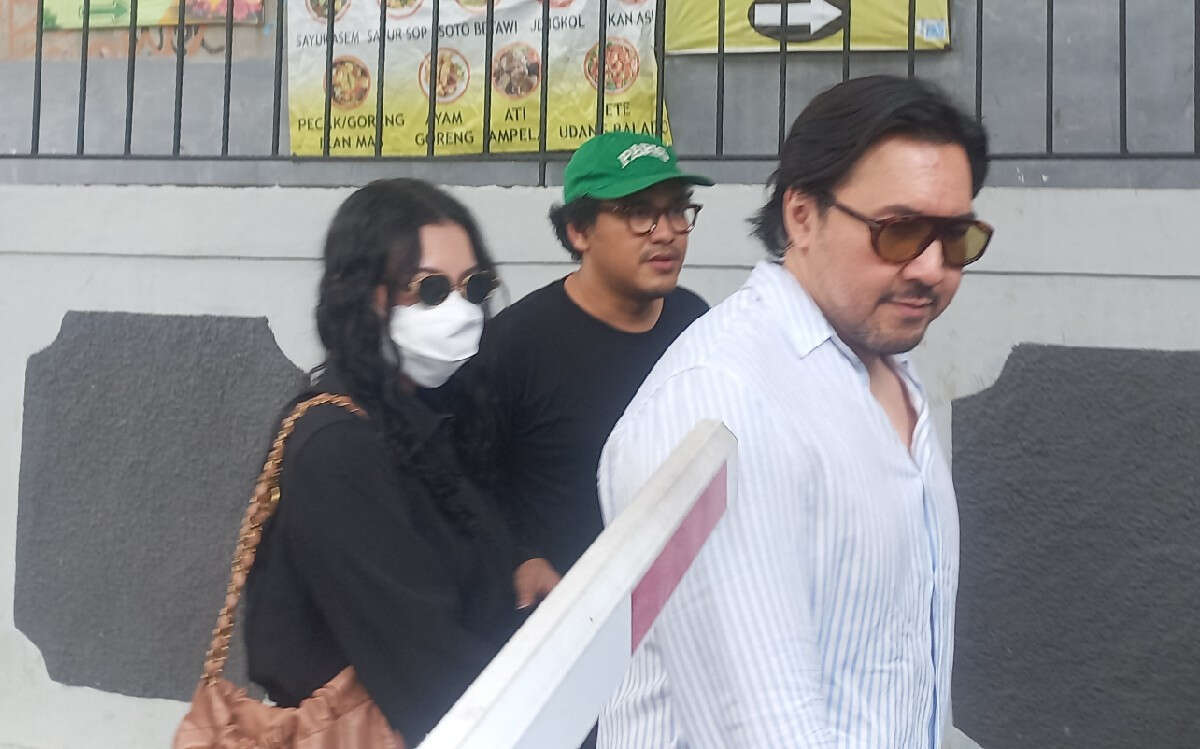 David Bayu Dampingi Audrey Davis di Sidang Kasus Dugaan Video Syur