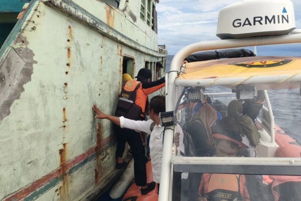 Kapal Mati Mesin di Wakatobi, 16 Penumpang Dievakuasi Tim SAR
