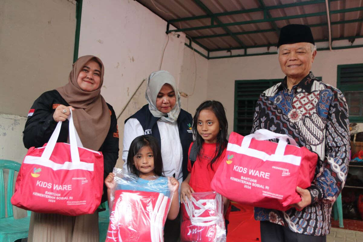 Jakarta Banjir, HNW Turun Langsung Salurkan Bantuan & Puji Gerak Cepat Pemerintah