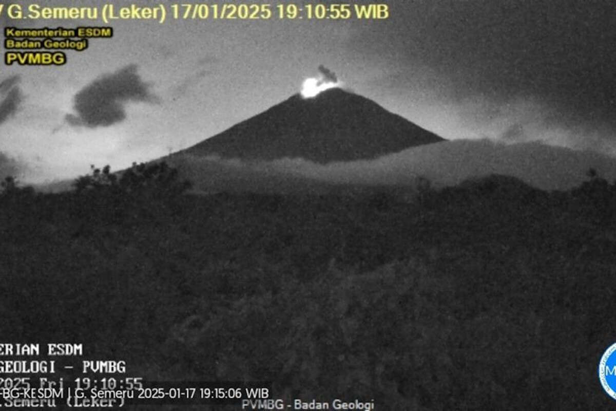 Gunung Semeru Erupsi pada Jumat Malam, Tinggi Kolom Letusan 400 Meter