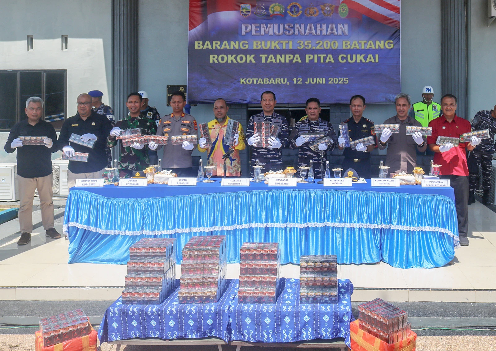 Gandeng Lanal dan Polres Kotabaru, Bea Cukai Musnahkan 35.200 Batang Rokok Ilegal
