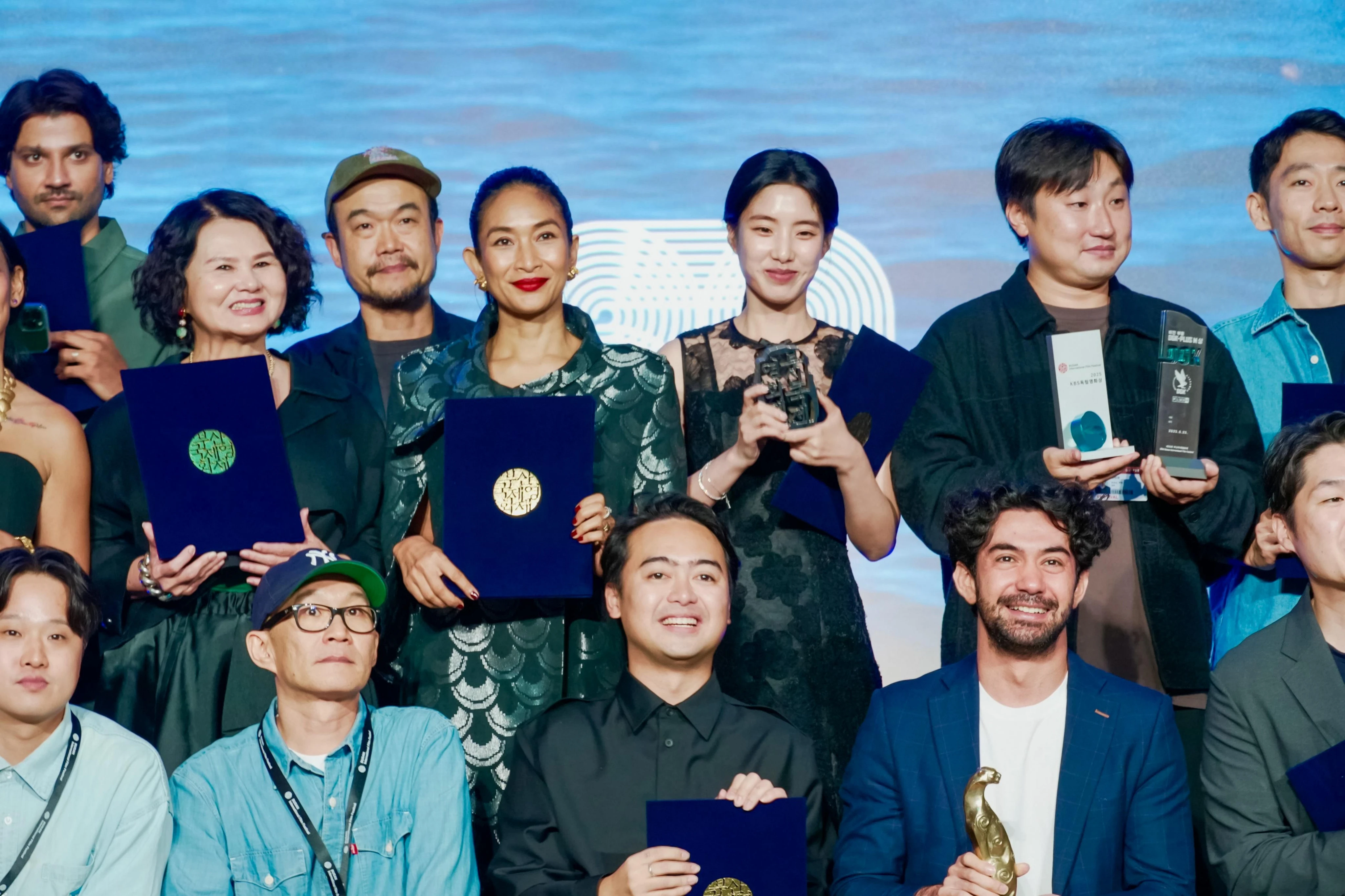 Selamat, Film Pangku Raih 4 Penghargaan di Busan International Film Festival 2025
