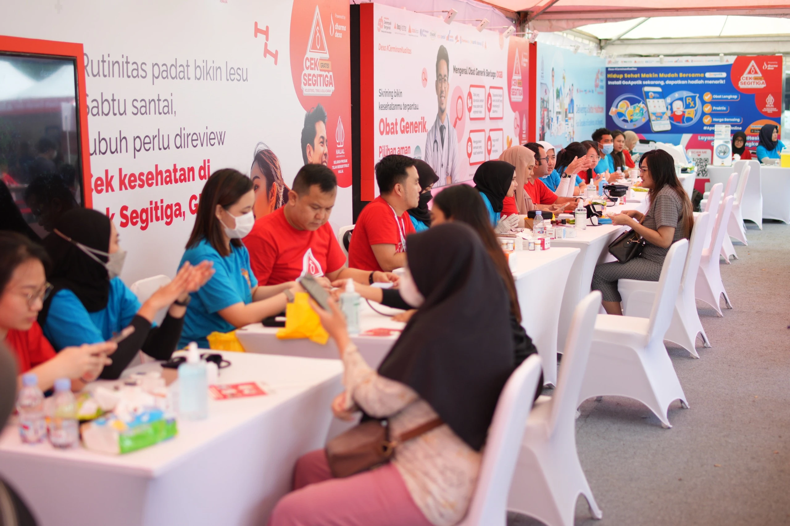 Ribuan Warga Ikuti Cek Kesehatan Gratis Dexa Medica di Tangsel