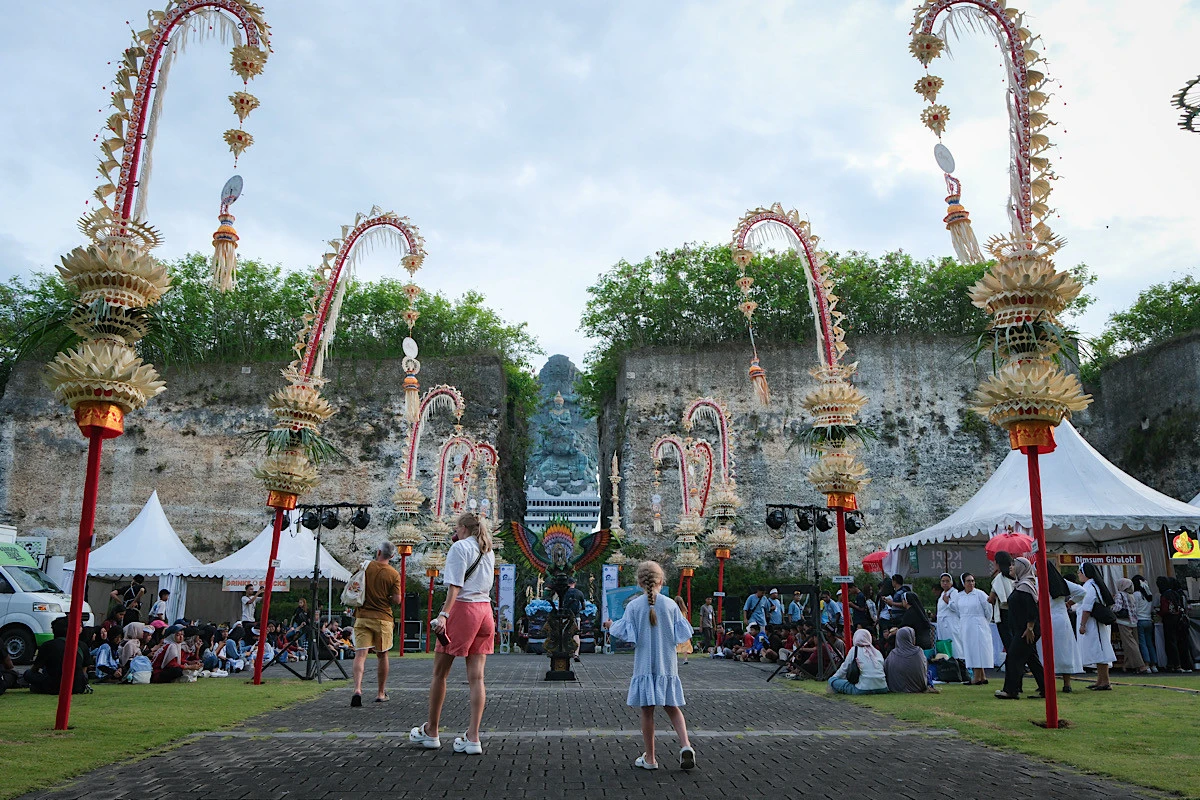 GWK Tegaskan Komitmen Sebagai Pusat Budaya Melalui Penjor Festival 2025