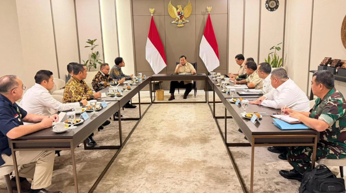 Prabowo Tunda Penerbangan Demi Rapat soal Uang Rakyat, Tegas