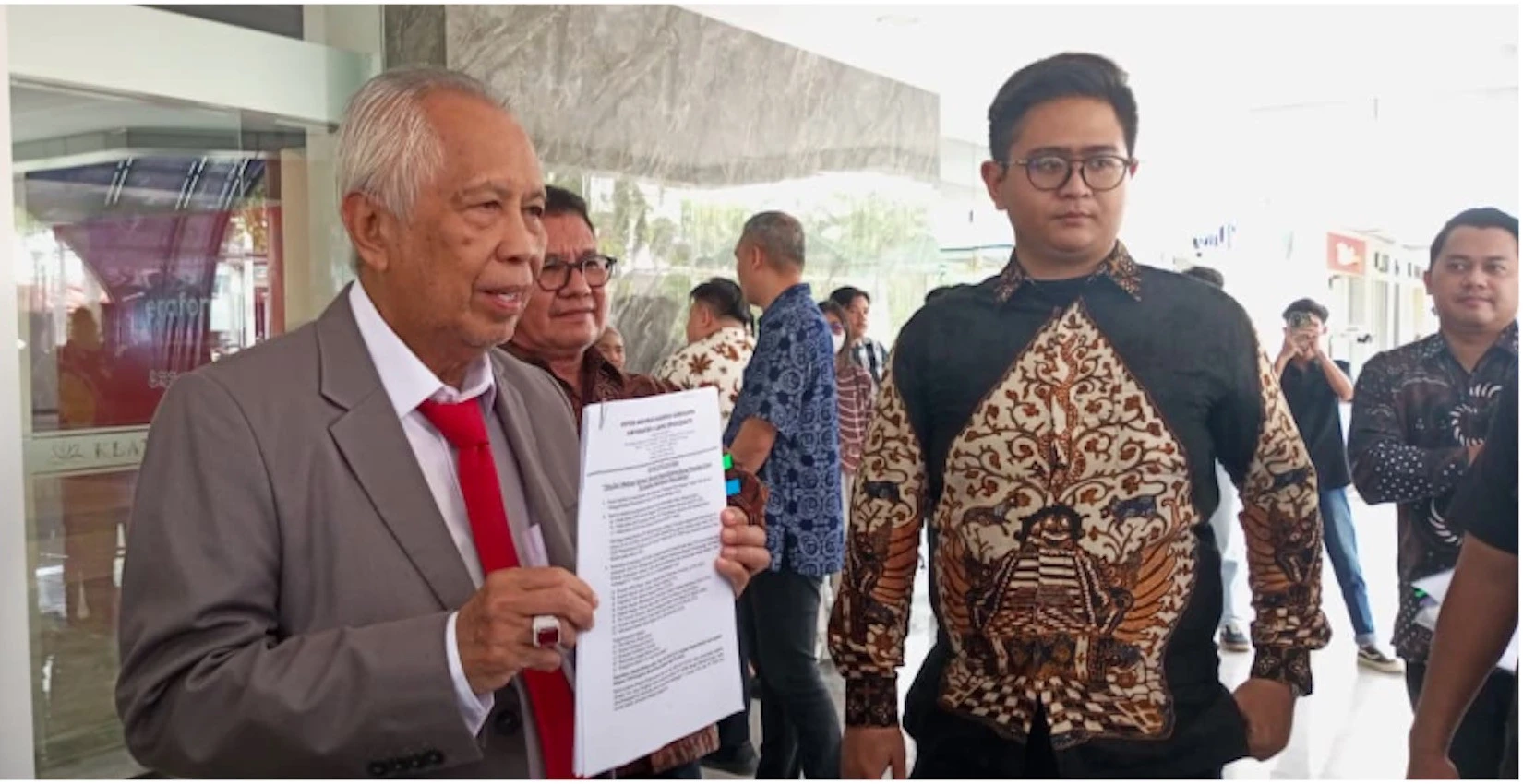 Anggap Penetapan Tersangka Kasus Plaza Klaten ‘Tebang Pilih’, OC Kaligis Surati Kejagung