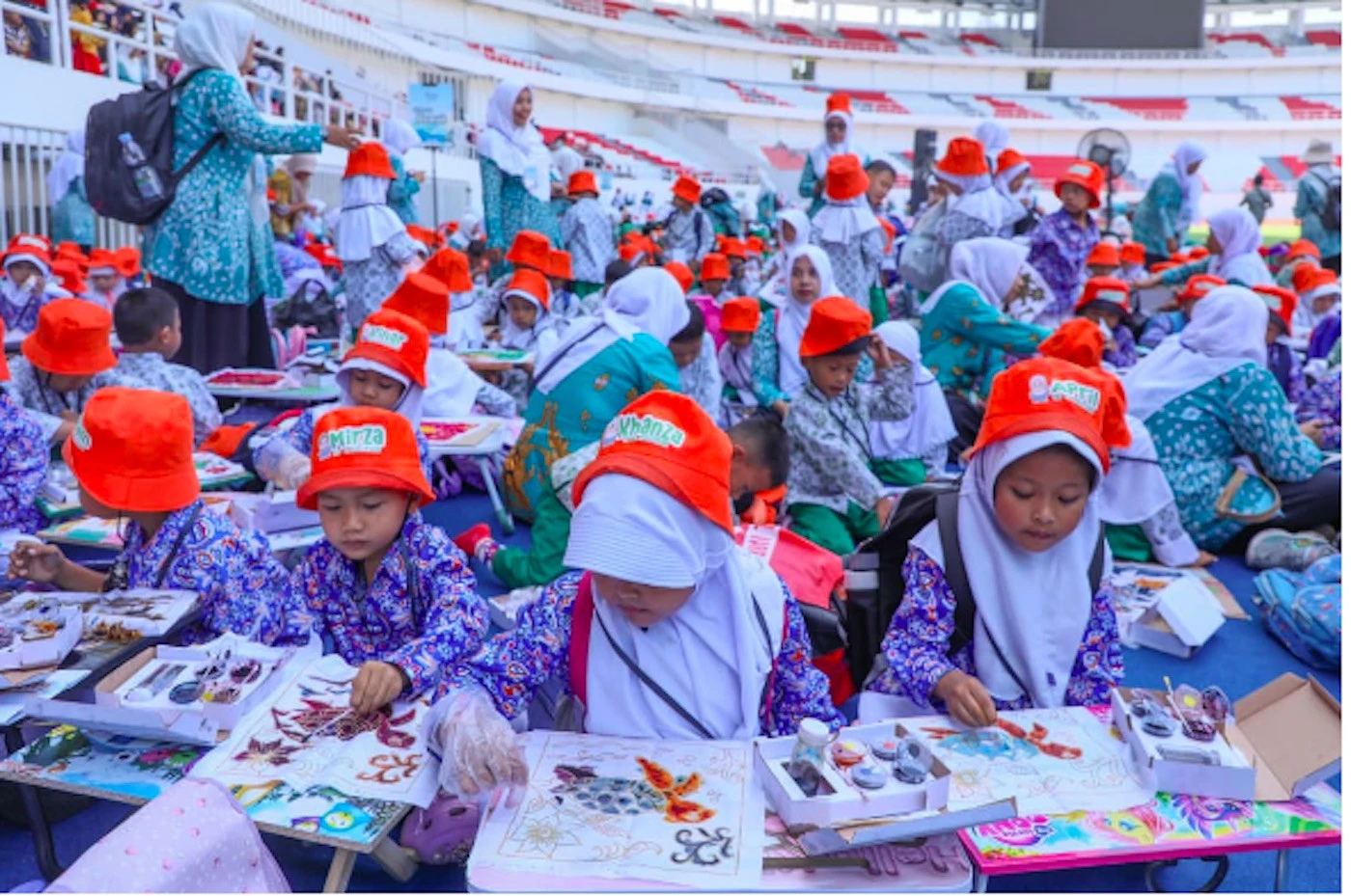 Libatkan 27 Ribu Siswa, Gerakan Membatik Bersama Bunda PAUD Jateng Pecahkan Rekor Muri