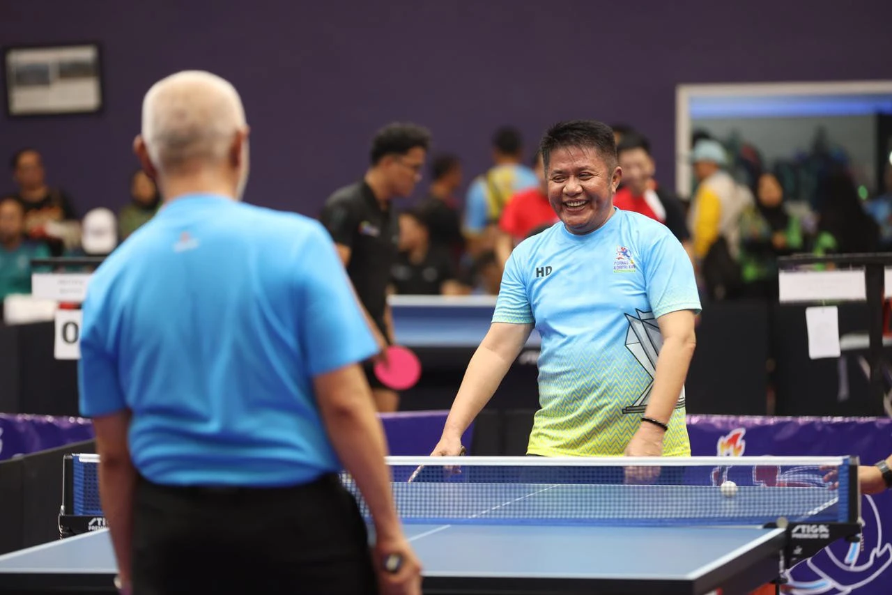 Herman Deru Silaturahmi lewat Tenis Meja di PORNAS XVII KORPRI