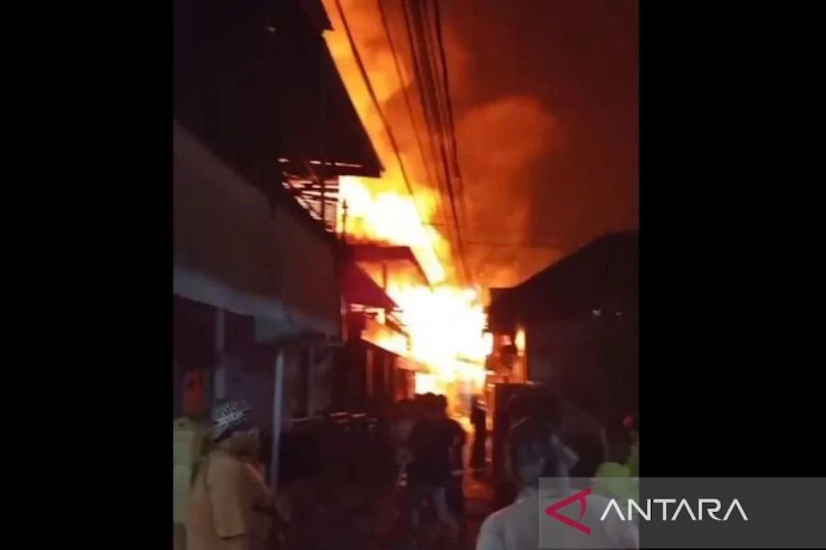 Kebakaran Menghanguskan 20 Rumah Warga di Samarinda, Ini Dugaan Penyebabnya