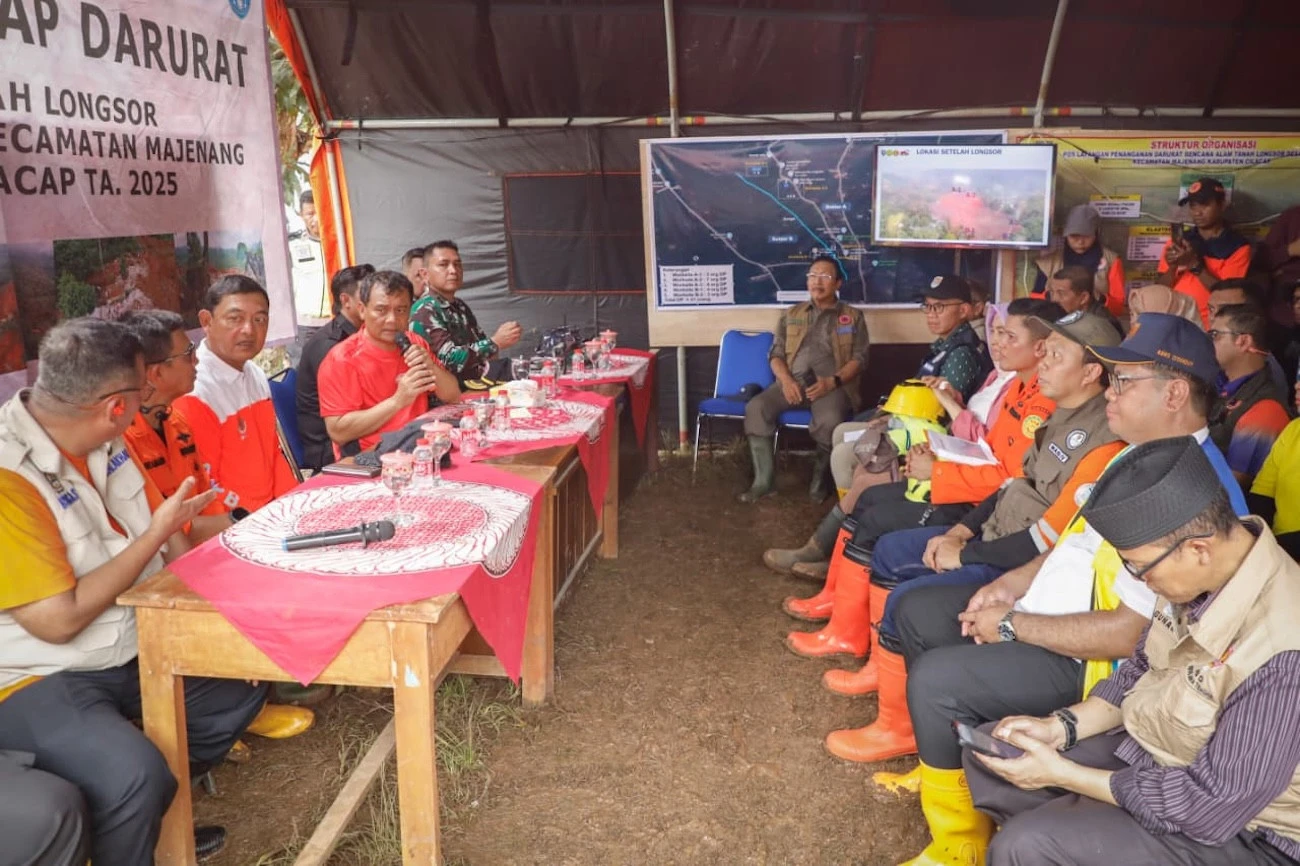 Percepat Penanganan, Gubernur Luthfi Cek Lokasi Tanah Longsor Cibeunying