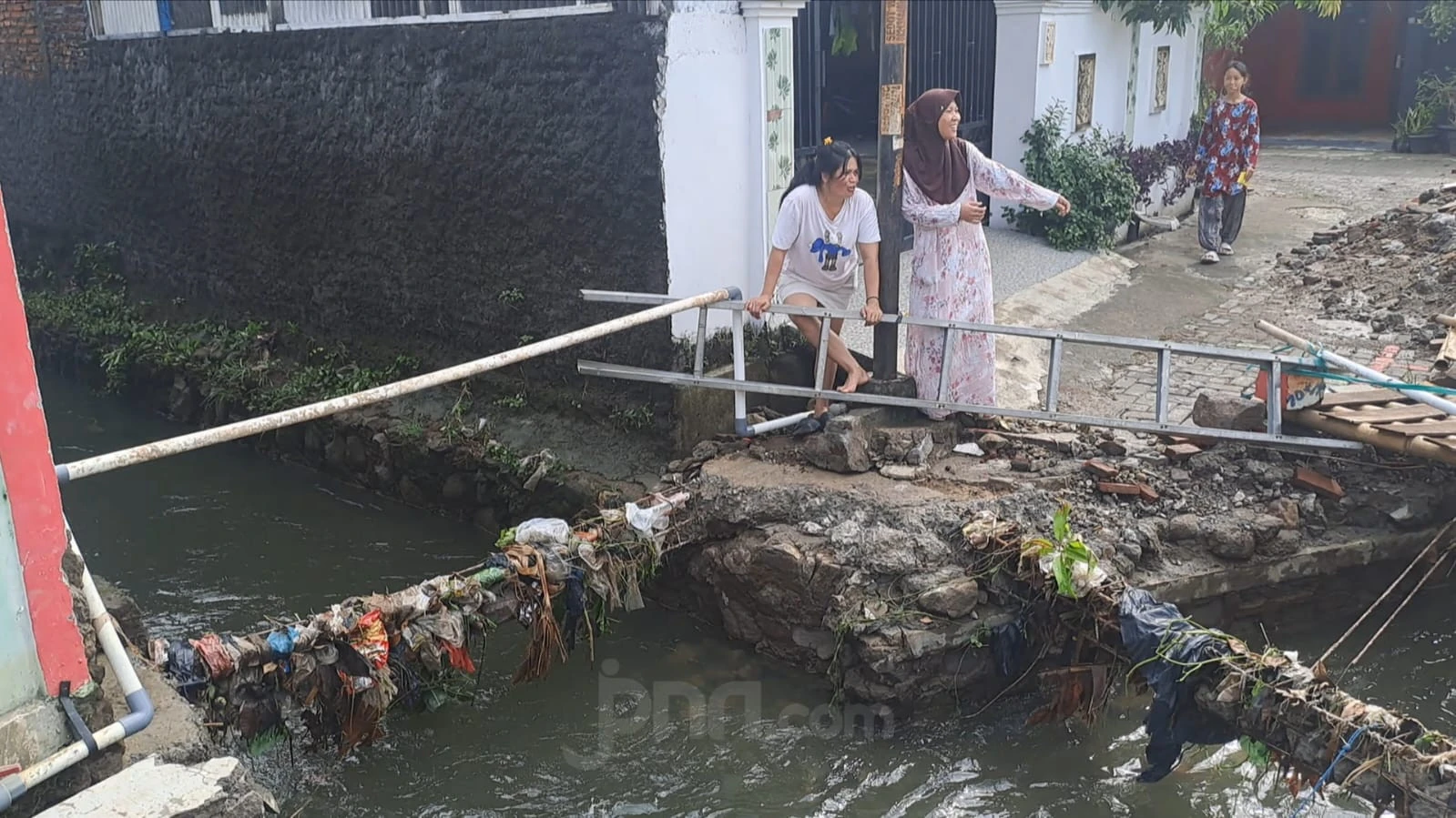 Pilu, Dua Bocah Terseret Arus Banjir Semarang, 1 Meninggal