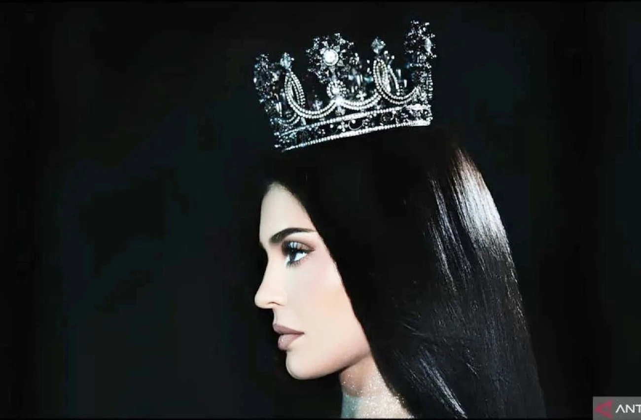 Mahkota Karya Desainer Indonesia Bikin Penampilan Kylie Jenner Makin Berkelas
