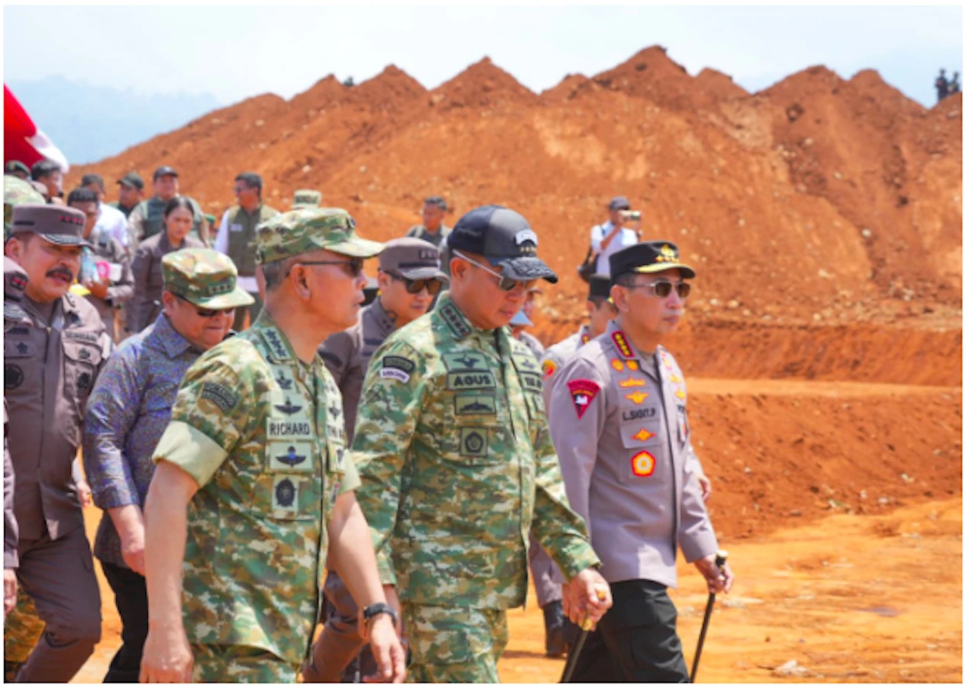 Panglima TNI Bersama Menhan RI Tinjau Lokasi Penertiban Tambang Nikel Ilegal Oleh Satgas PKH