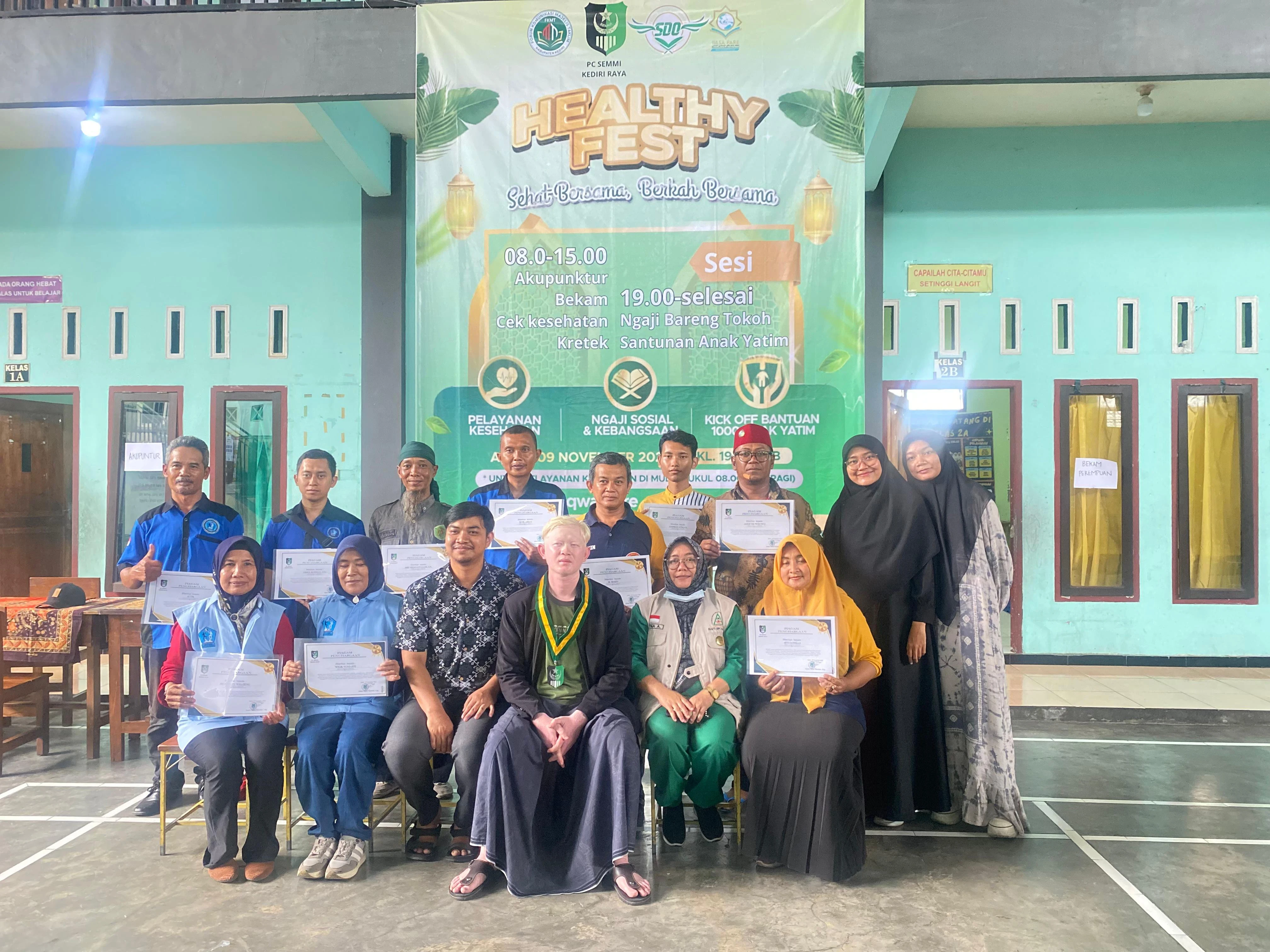 Malam Puncak Healthy Fest, SEMMI Kediri Raya Salurkan Santuan 1.000 Anak Yatim & Duafa